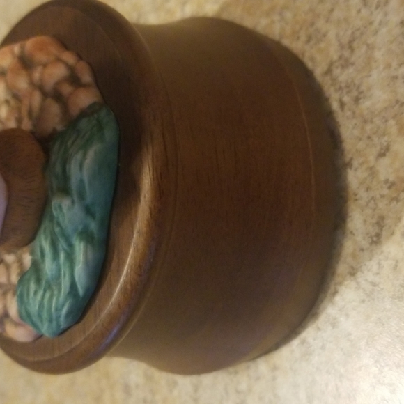 Vintage Lovable Teddies by Michael Hague APRIL Easter bear musical figurine 1986 - Picture 8 of 12